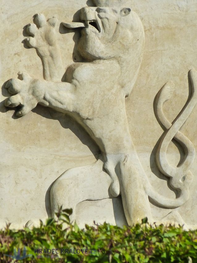 Znak Hradce Králové - dvouocasí lev s korunkou