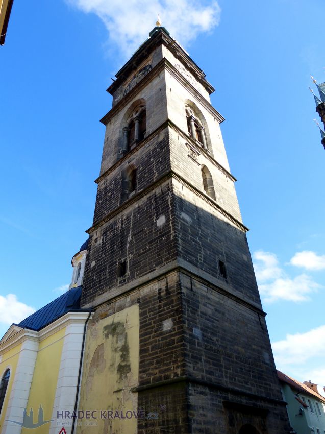 Hradecká dominanta bude zase bílá