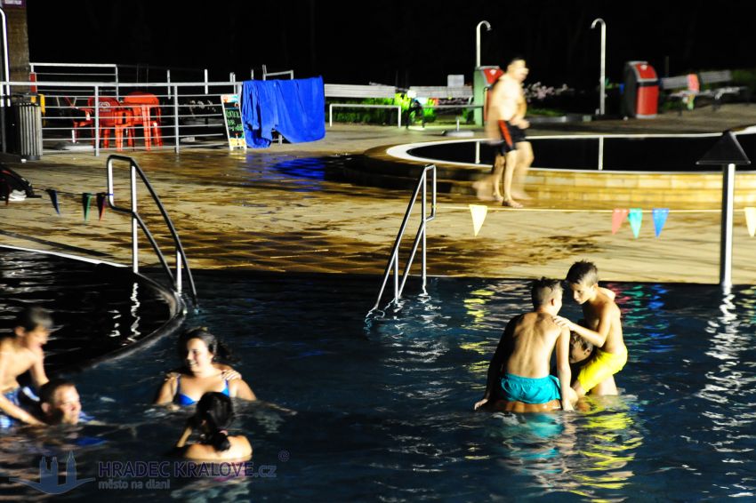 Klučičí kohoutí zápasy - klasika na každém koupališti