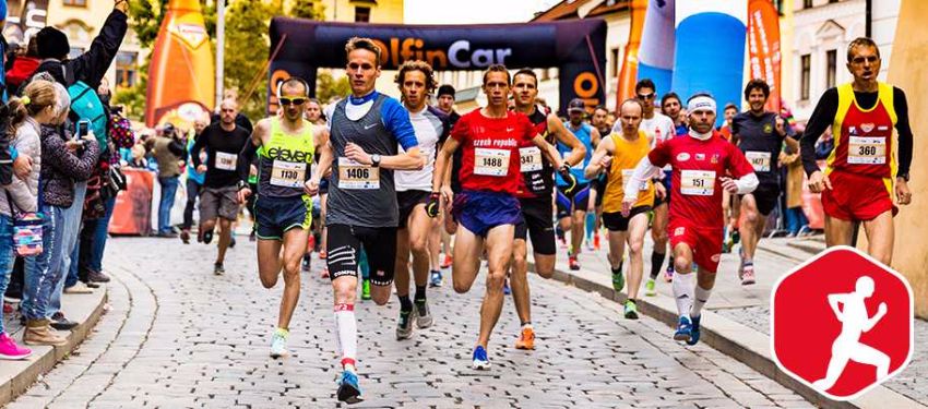Hradecký půlmaraton i maraton startuje v neděli z Malého náměstí v Hradci Králové.