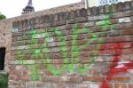 Za odstraňování graffiti Hradec zaplatí statisíce ročně