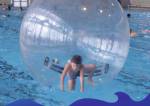 Během prázdnin si děti v aquacentru užijí 20 minut navíc i aquazorbing