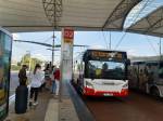 Pět nových autobusů s klimatizací a kamerovým systémem brázdí ulice Hradce