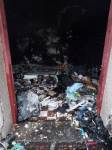 Bezdomovcům v Hradci hořel přístřešek, jednoho museli záchranáři oživovat